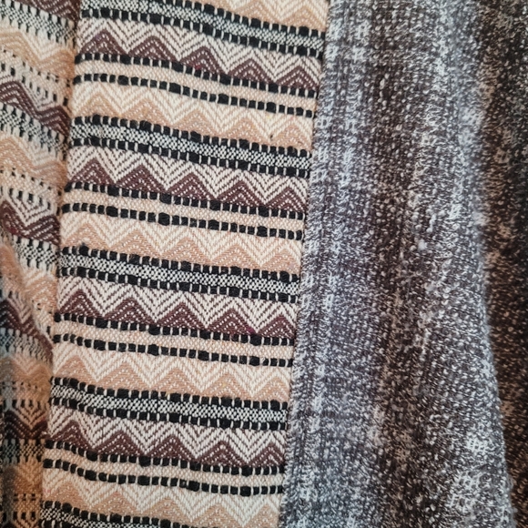 Neutral oversized poncho - Picture 2 of 3